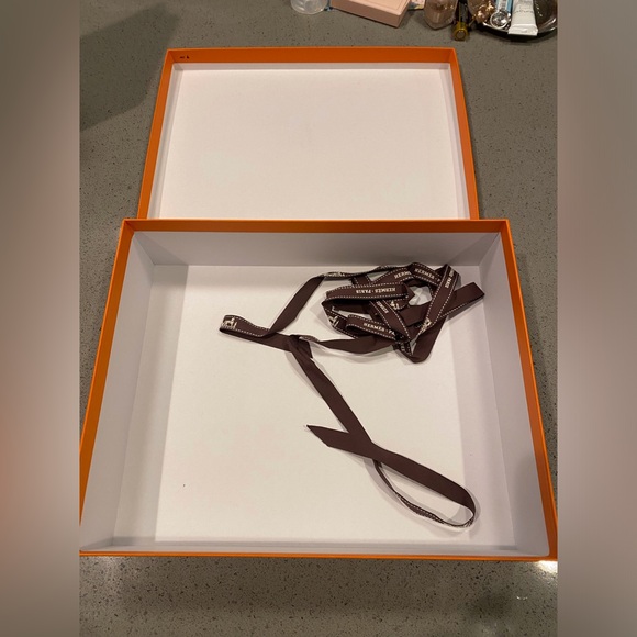 4 Hermes Orange Box Set and 2 Chanel Boxes - Picture 9 of 9